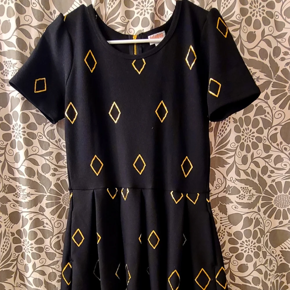 Large Dress - Picture 1 of 3